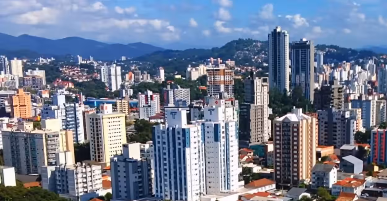 investir-em-imóveis-em-Blumenau-2026